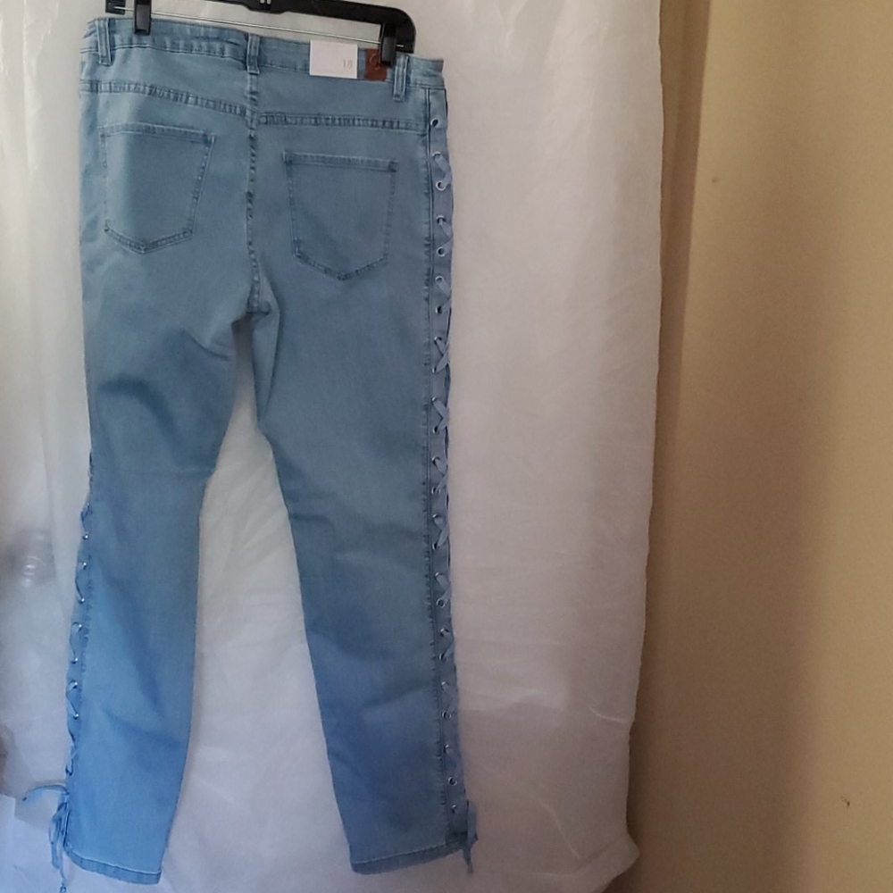 Jeans - Picture 2 of 3